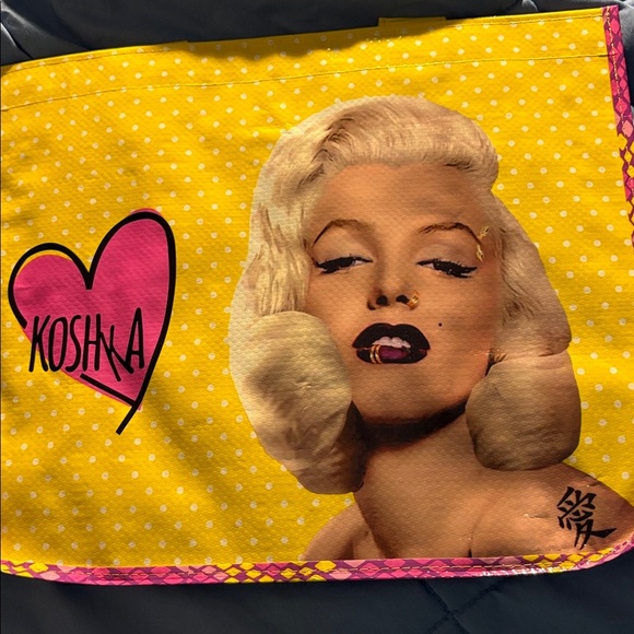 NEW-collectors Marilyn Monroe Designer
Shopping tote w/t Snap on wallet inside - Picture 12 of 15